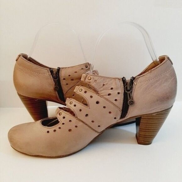 BLONDO Aquaprotect Strappy Mary Jane Cream Heels Sz 9 M - Picture 11 of 15